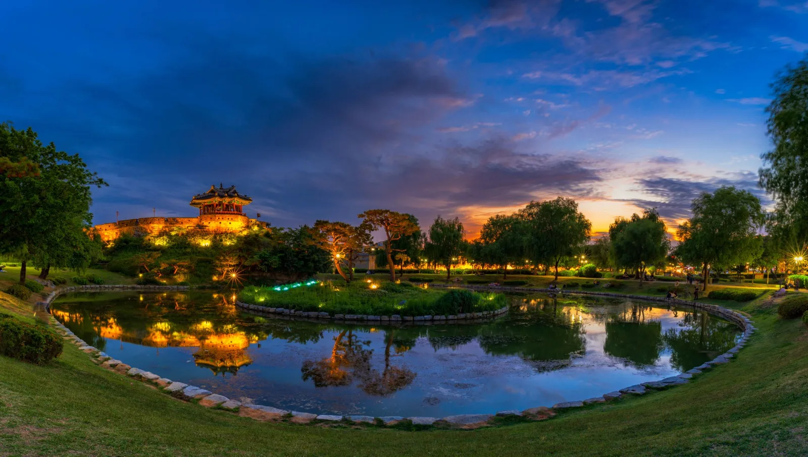 From Seoul: Suwon Hwaseong Fortress Night Tour